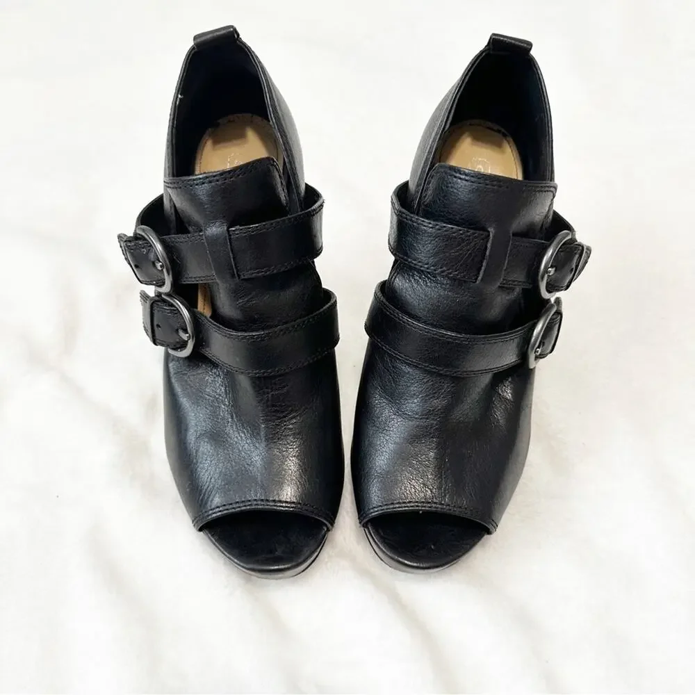 Coach Alexia black leather peep toe heels pumps size 8 sandals buckle